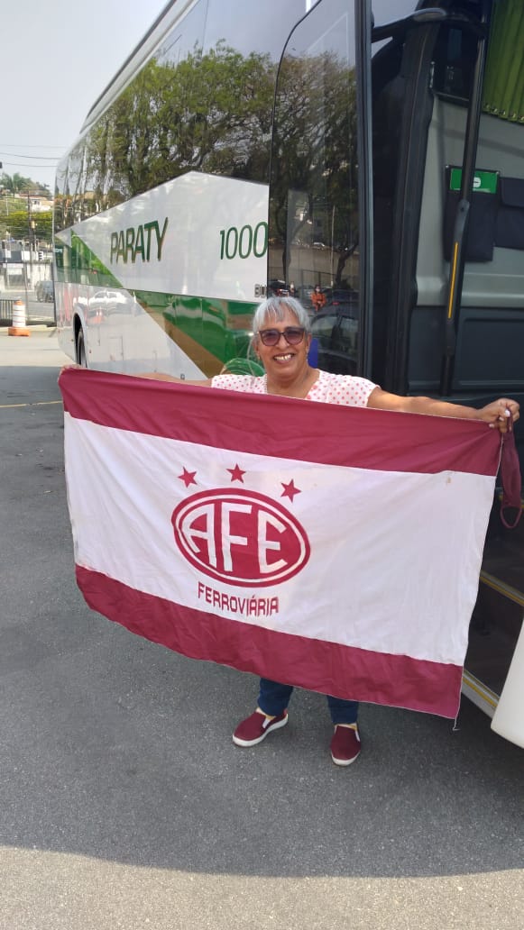 Ermilice prestes a pegar a estrada para assistir a Ferroviária